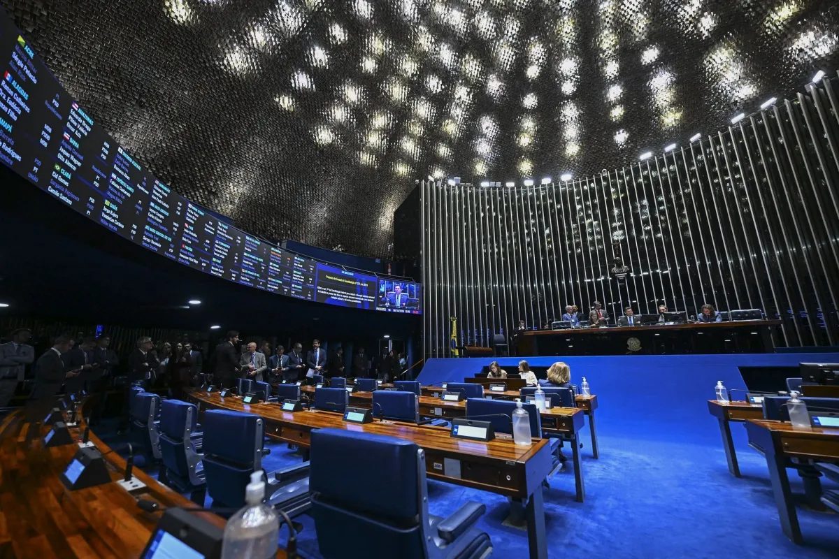 Senado realiza segundo debate sobre a PEC que extingue a jornada 6 por 1