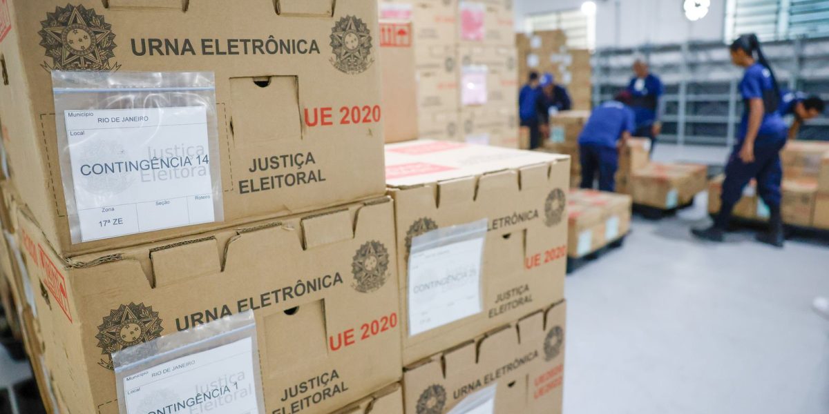 Tribunais preparam urnas e locais de votação para o primeiro turno