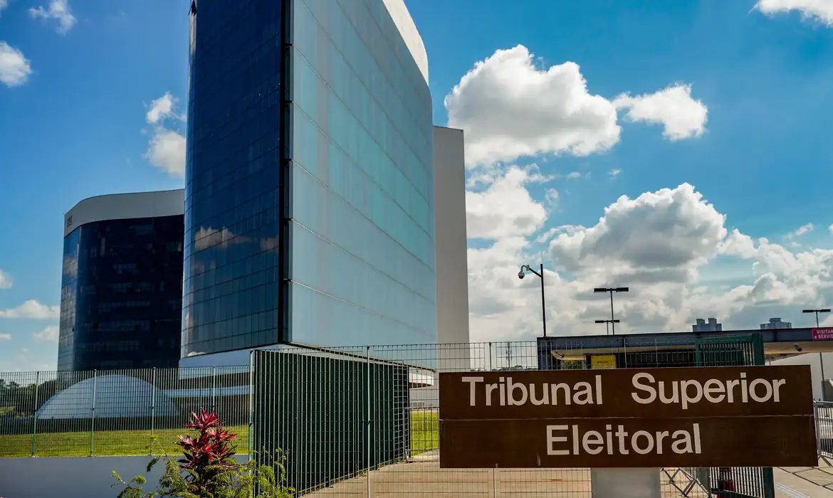 TSE proíbe TV Globo de mostrar púlpito vazio de Lula em debate presidencial