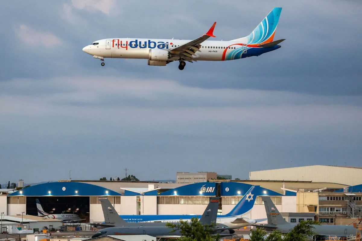 Passageiro evita tragédia em voo da Flydubai após aprender a pilotar assistindo a série de TV